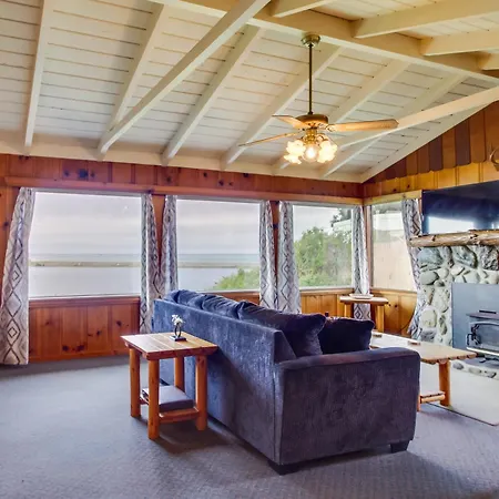 Rustic Coastal Smith River Cottage With Ocean Views!